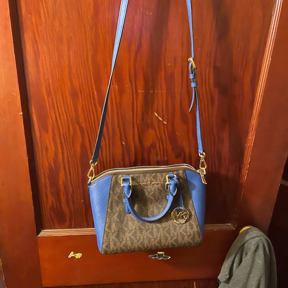 Michael Kors Authentic Crossbody. - image 3